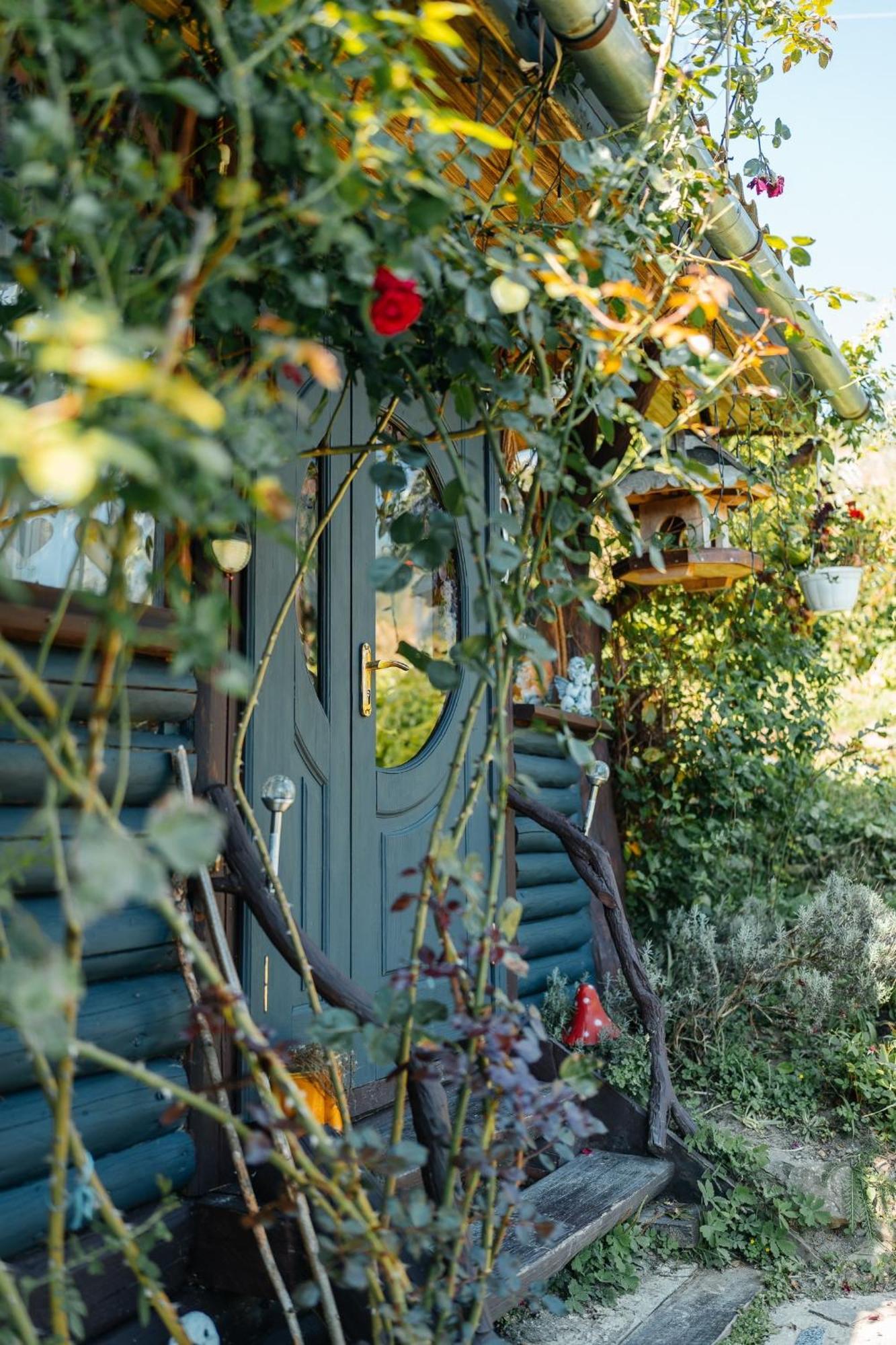 Казковий Дім Та Garden Два Будиночки В Горах З Чаном-Джакузі Slavske Bagian luar foto